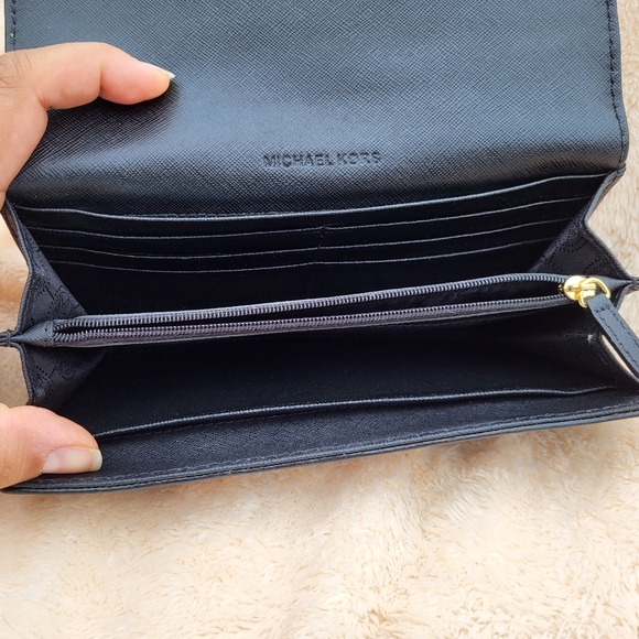 Michael Kors Fulton Black Leather Wallet-EUC - Picture 4 of 13